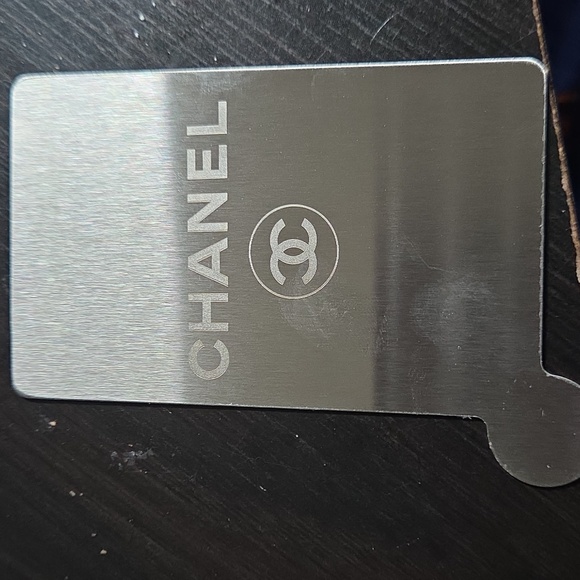 New CHANEL Red Leather Card Case with mirror - Picture 2 of 5